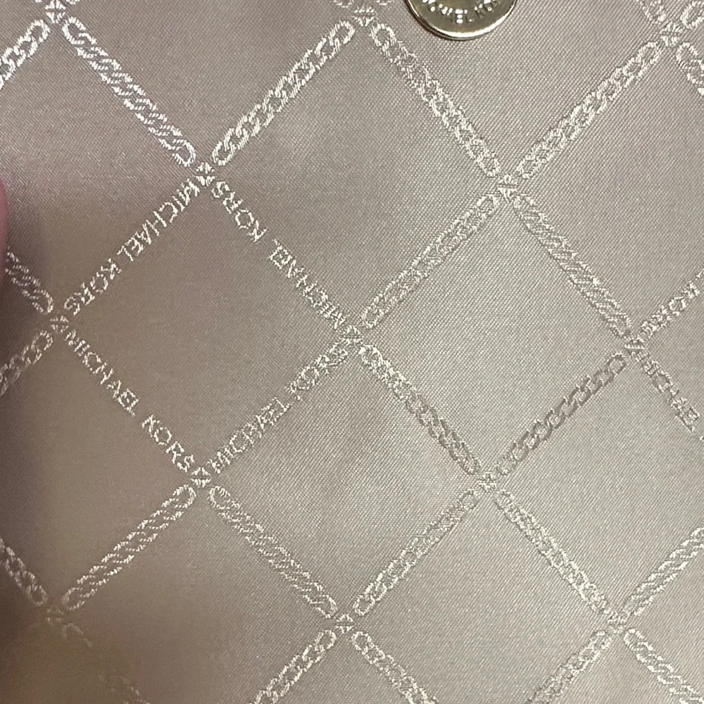 Michael Michael Kors

NEW HARRISON MEDIUM SAFFIANO LEATHER BACKPACK MSRP 358 - Picture 12 of 16